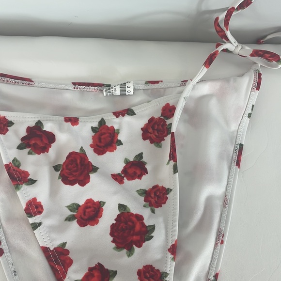 Forever 21 🌹 rose string bikini bottoms - Picture 3 of 5